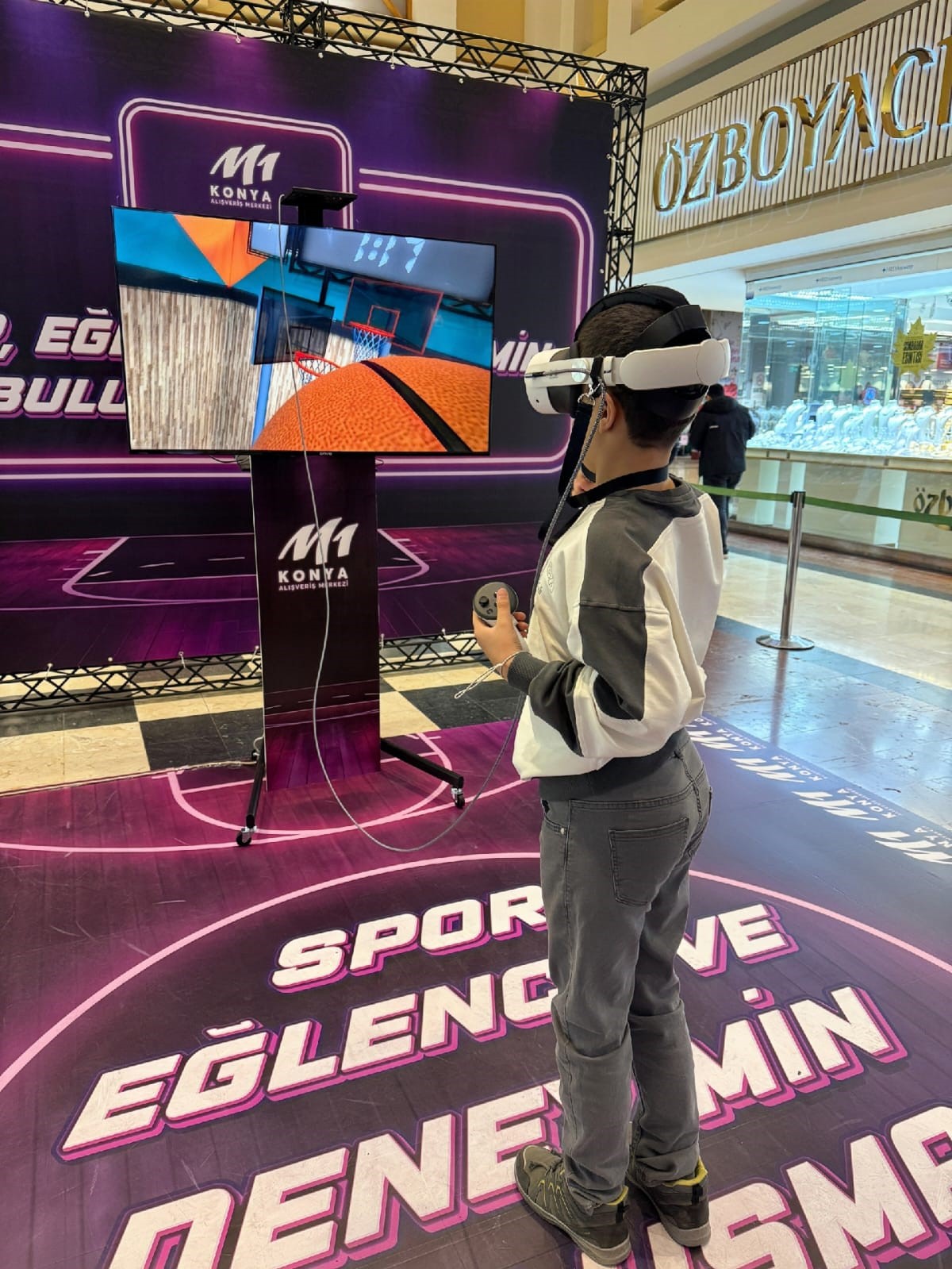 VR Basketbol Heyecanı M1 Konya AVM’de yoğun ilgi gördü
