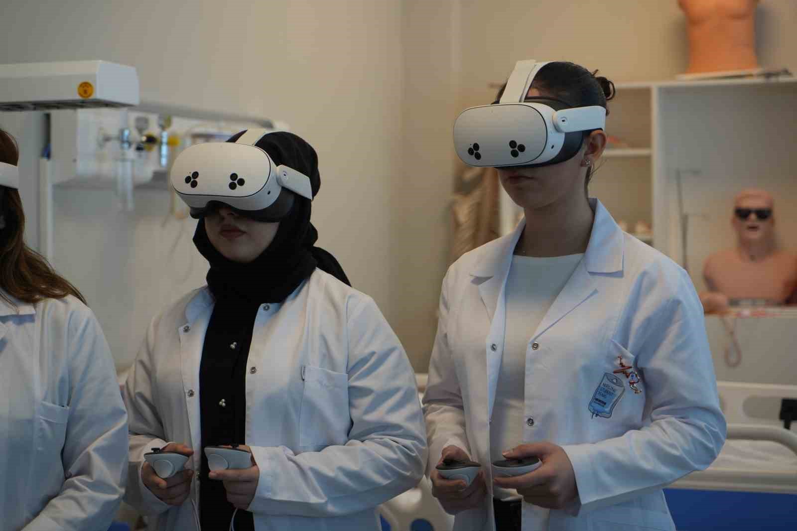 VR gözlüğü takıp damar yolunu 3 boyutlu buluyorlar
