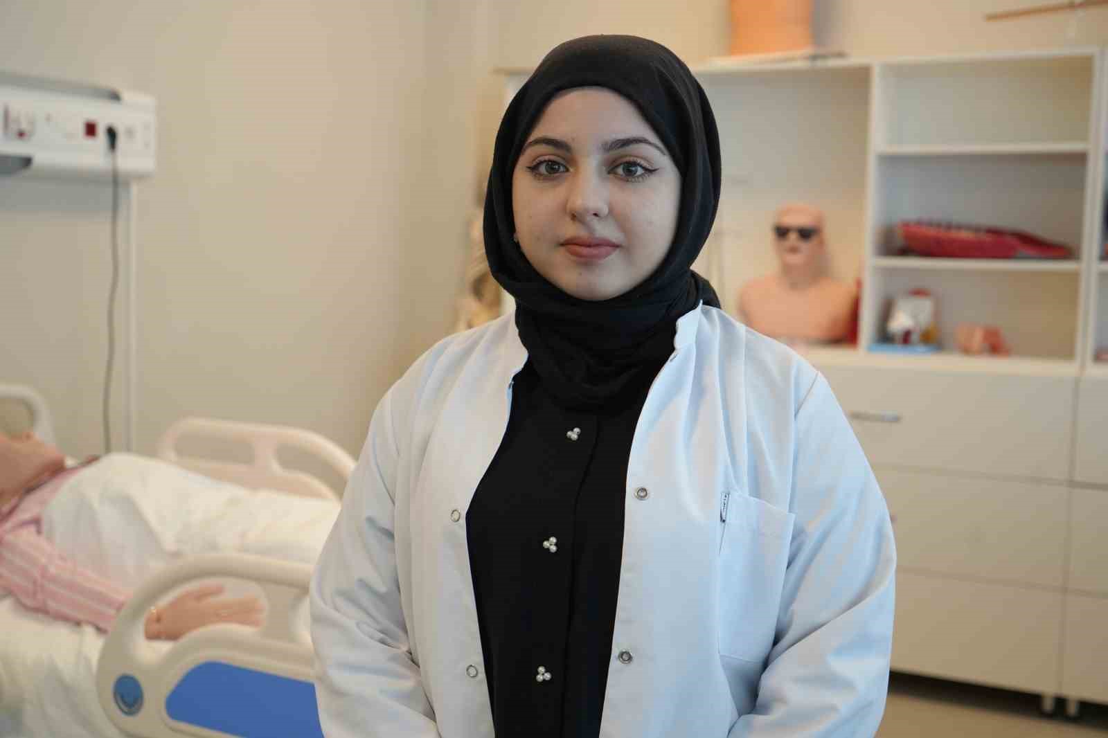 VR gözlüğü takıp damar yolunu 3 boyutlu buluyorlar
