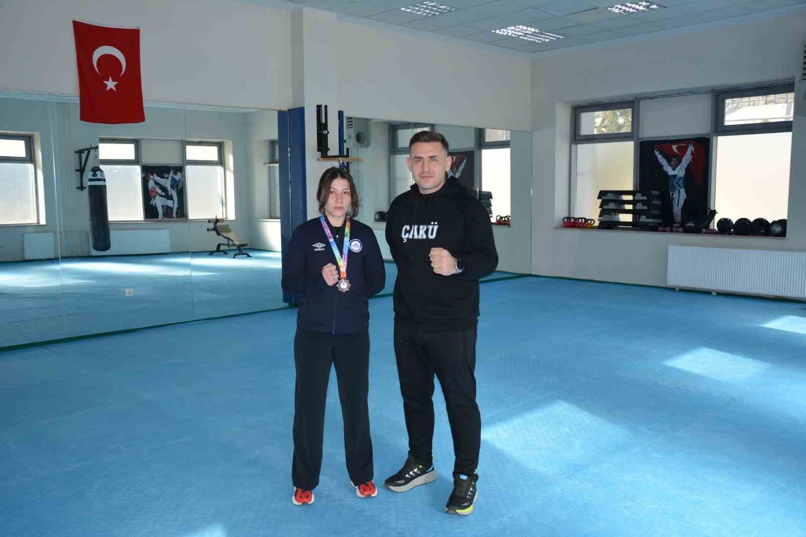 Vücut geliştirmek için gittiği salonda kick boksla tanıştı, 5 ay sonra Ünilig’de 3. oldu
