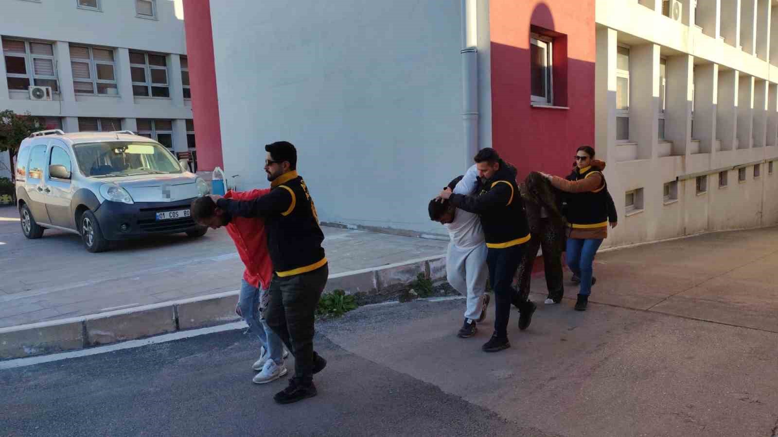 Vurup hastaneye götürdükleri genç öldü, kaçan katil ile arkadaşları yakalanıp tutuklandı
