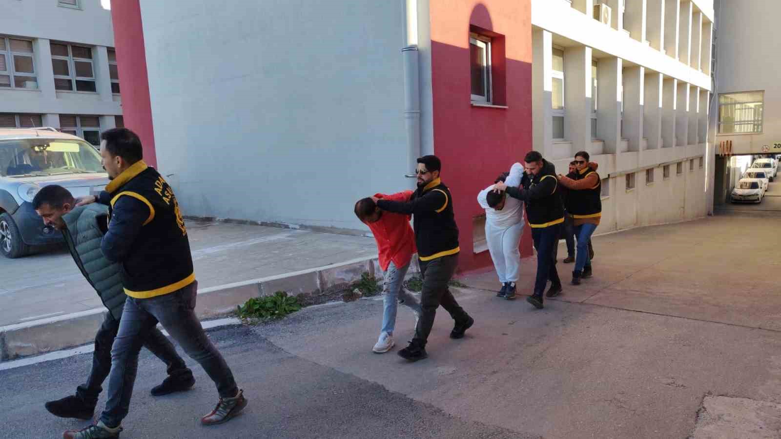 Vurup hastaneye götürdükleri genç öldü, kaçan katil ile arkadaşları yakalanıp tutuklandı
