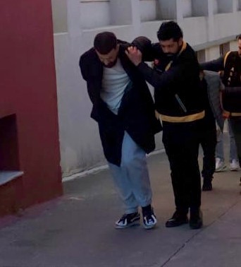 Vurup hastaneye götürdükleri genç öldü, kaçan katil ile arkadaşları yakalanıp tutuklandı

