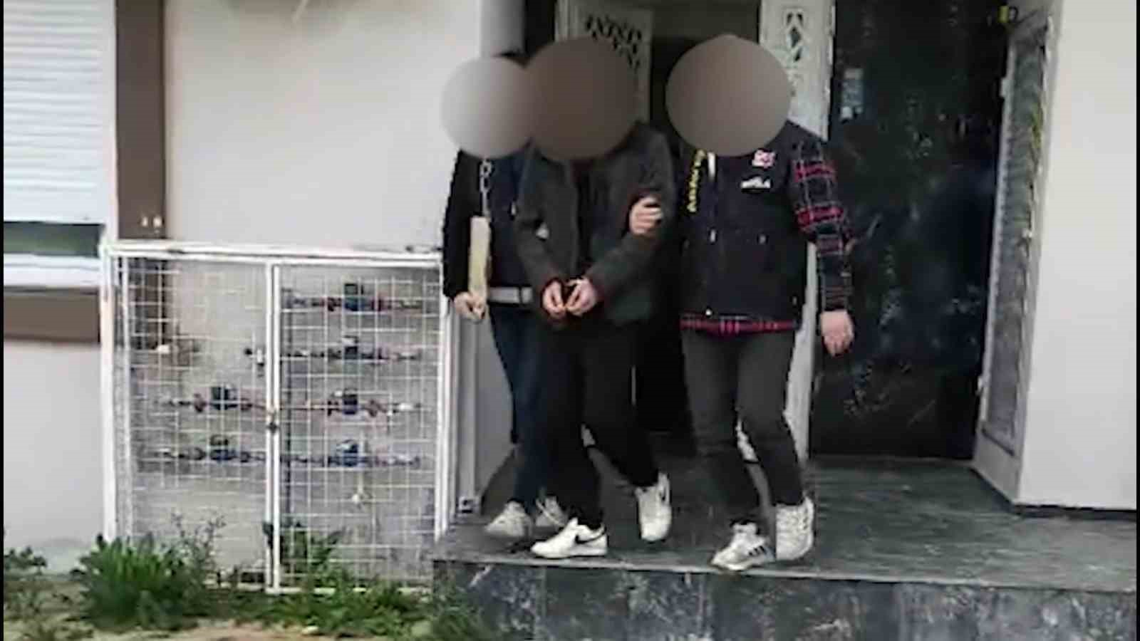 Yabancı turistlerin kredi kartlarını kötü amaçlı kullanan 4 şüpheli yakalandı
