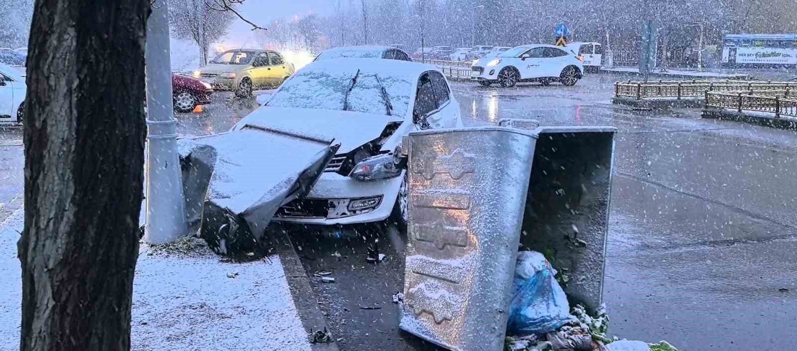 Yağış kazayı beraberinde getirdi
