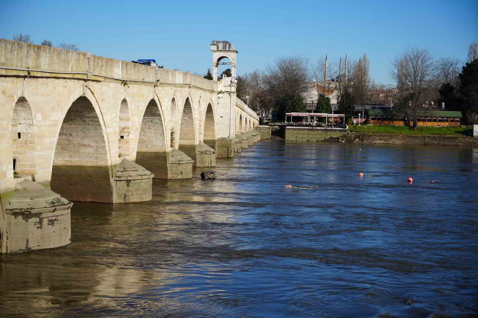 Yağışlar barajlara nefes aldırdı: Edirne’nin içme suyu güvence altında
Yağışlar barajlara nefes aldırdı: Edirne’nin içme suyu güvence altında