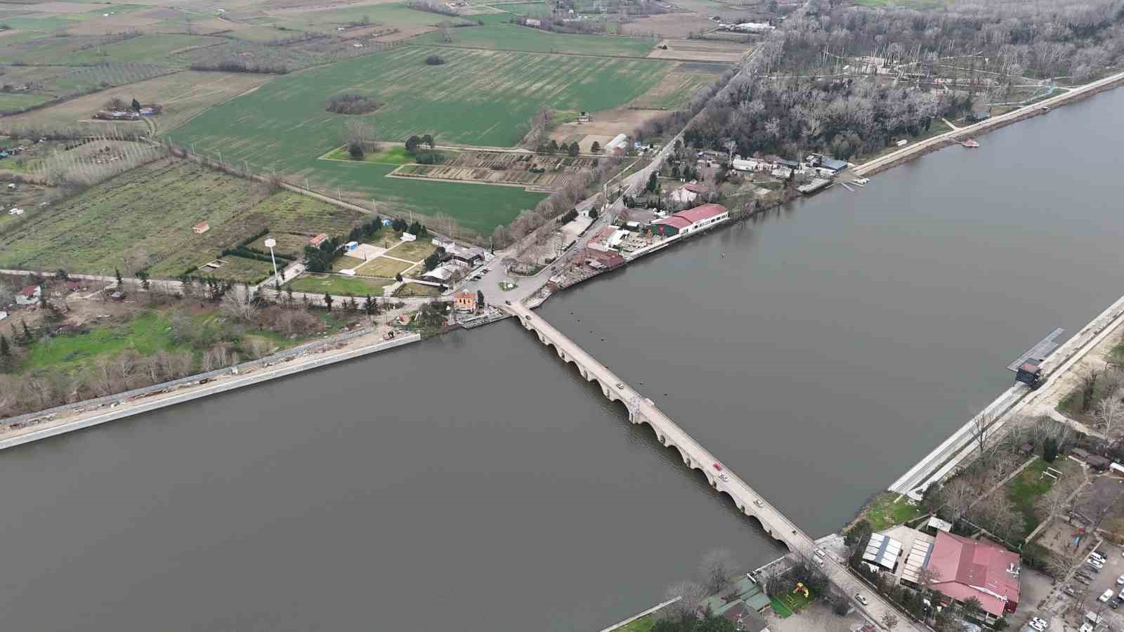 Yağışlar barajlara nefes aldırdı: Edirne’nin içme suyu güvence altında
Yağışlar barajlara nefes aldırdı: Edirne’nin içme suyu güvence altında