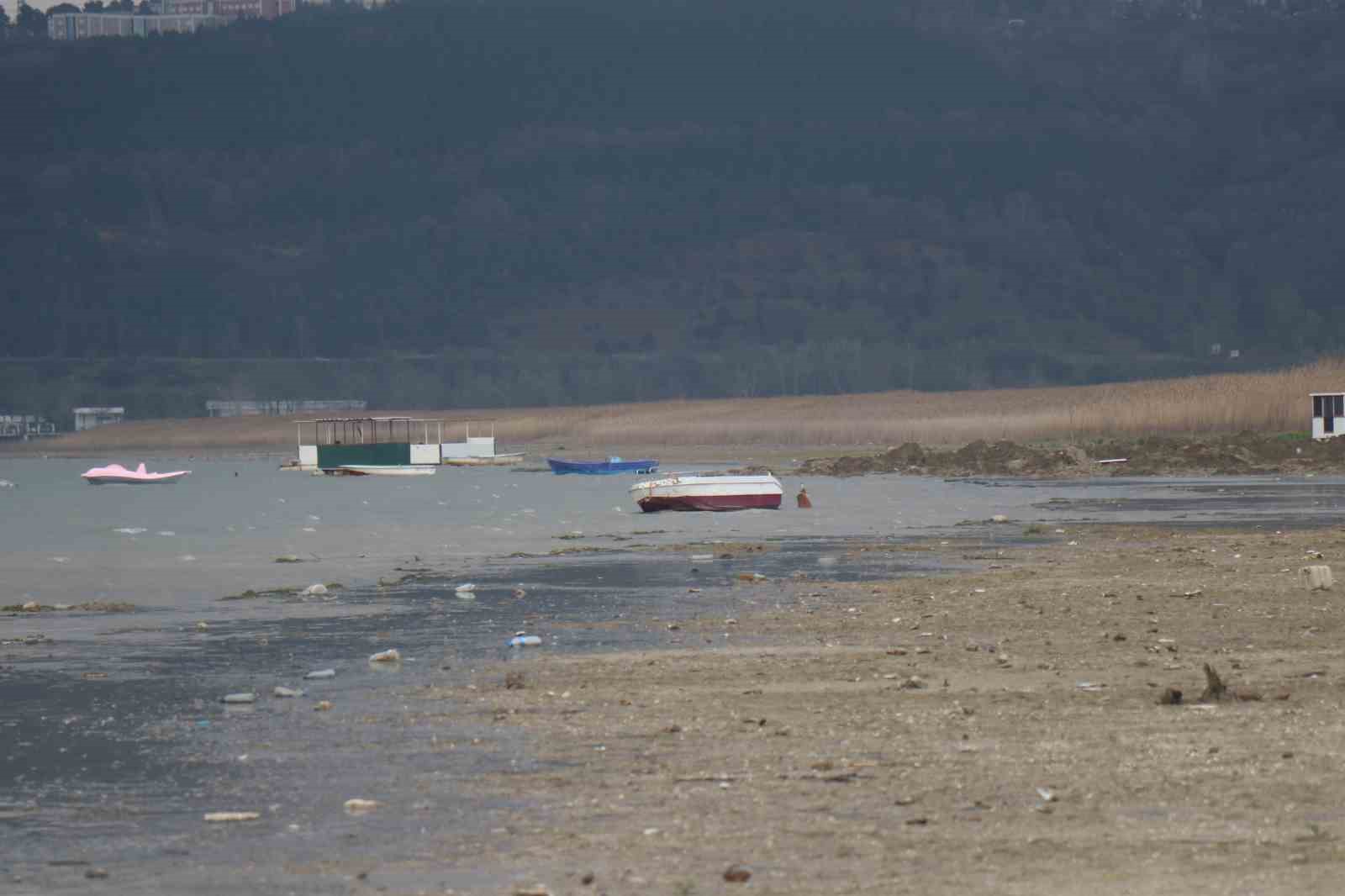 Yağışlar Sapanca Gölü’nde seviyeyi artırdı ancak risk hala devam ediyor
Yağışlar Sapanca Gölü’nde seviyeyi artırdı ancak risk hala devam ediyor