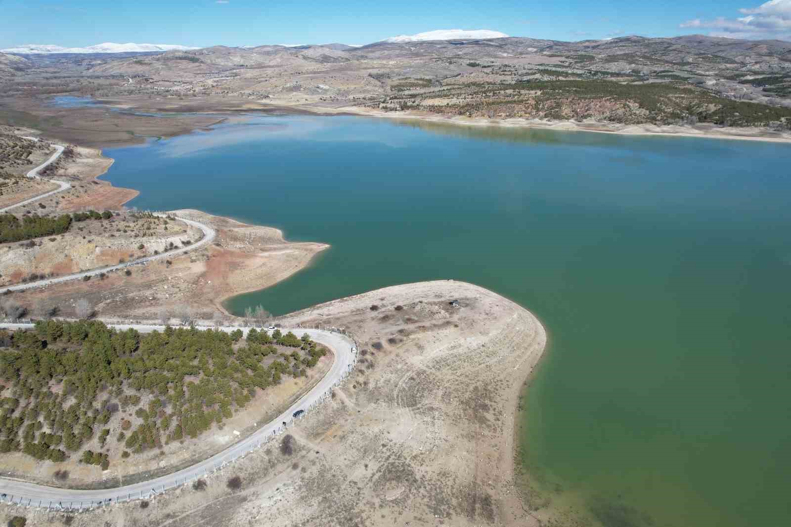 Yağışlar uzun yıllar ortalamasını yüzde 50 aştı, kuraklık tehdidi sürüyor
Yağışlar uzun yıllar ortalamasını yüzde 50 aştı, kuraklık tehdidi sürüyor