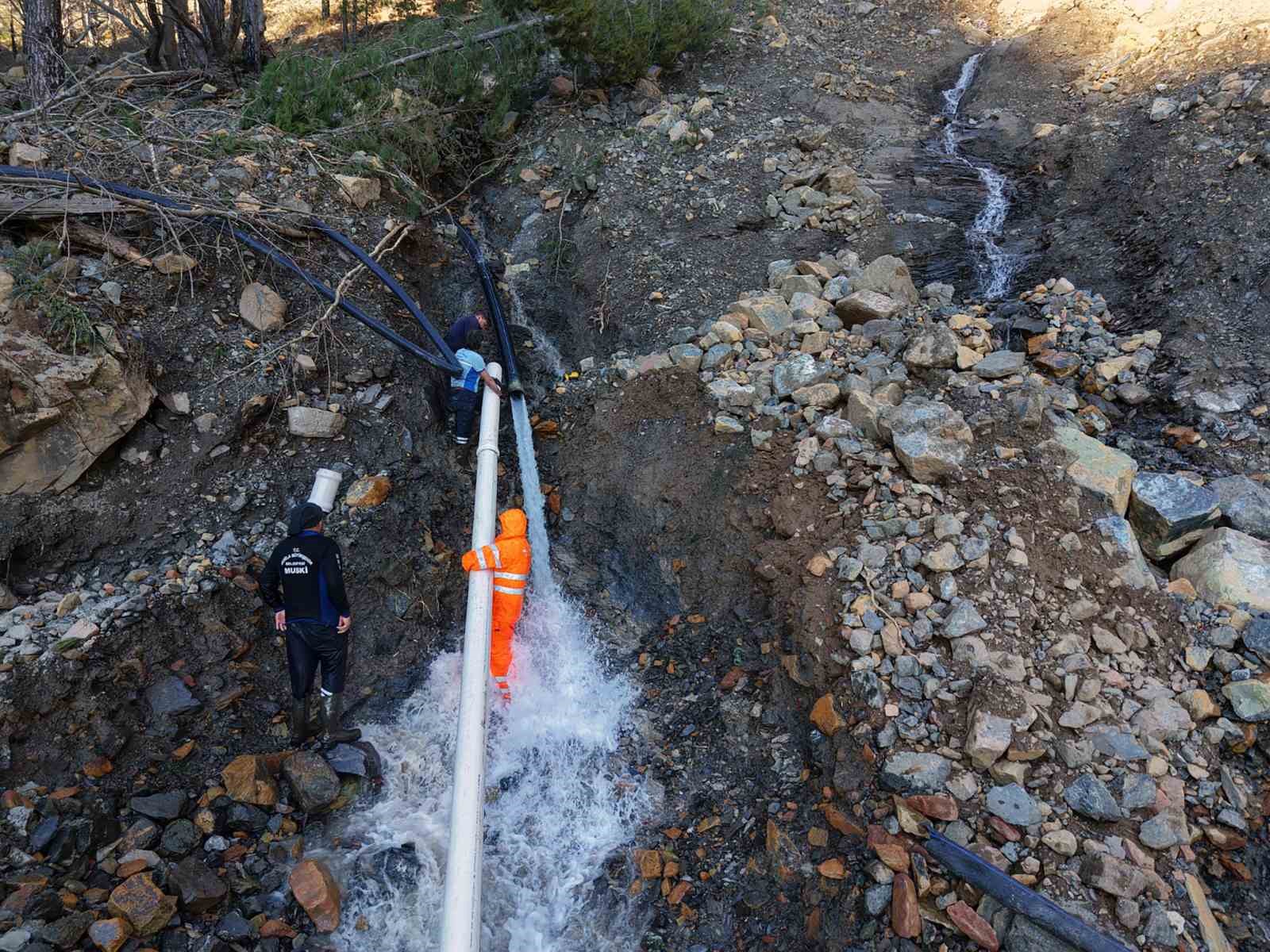 Yağışlarda zarar gören su isale hattı yenileniyor

