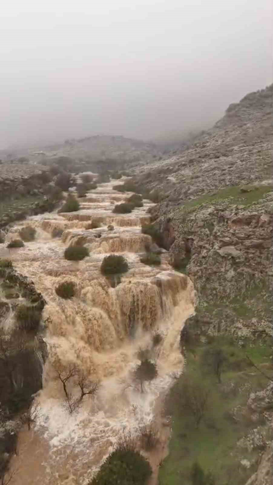 Yağışların ardından Emrud Şelalesinin debisi yükseldi
