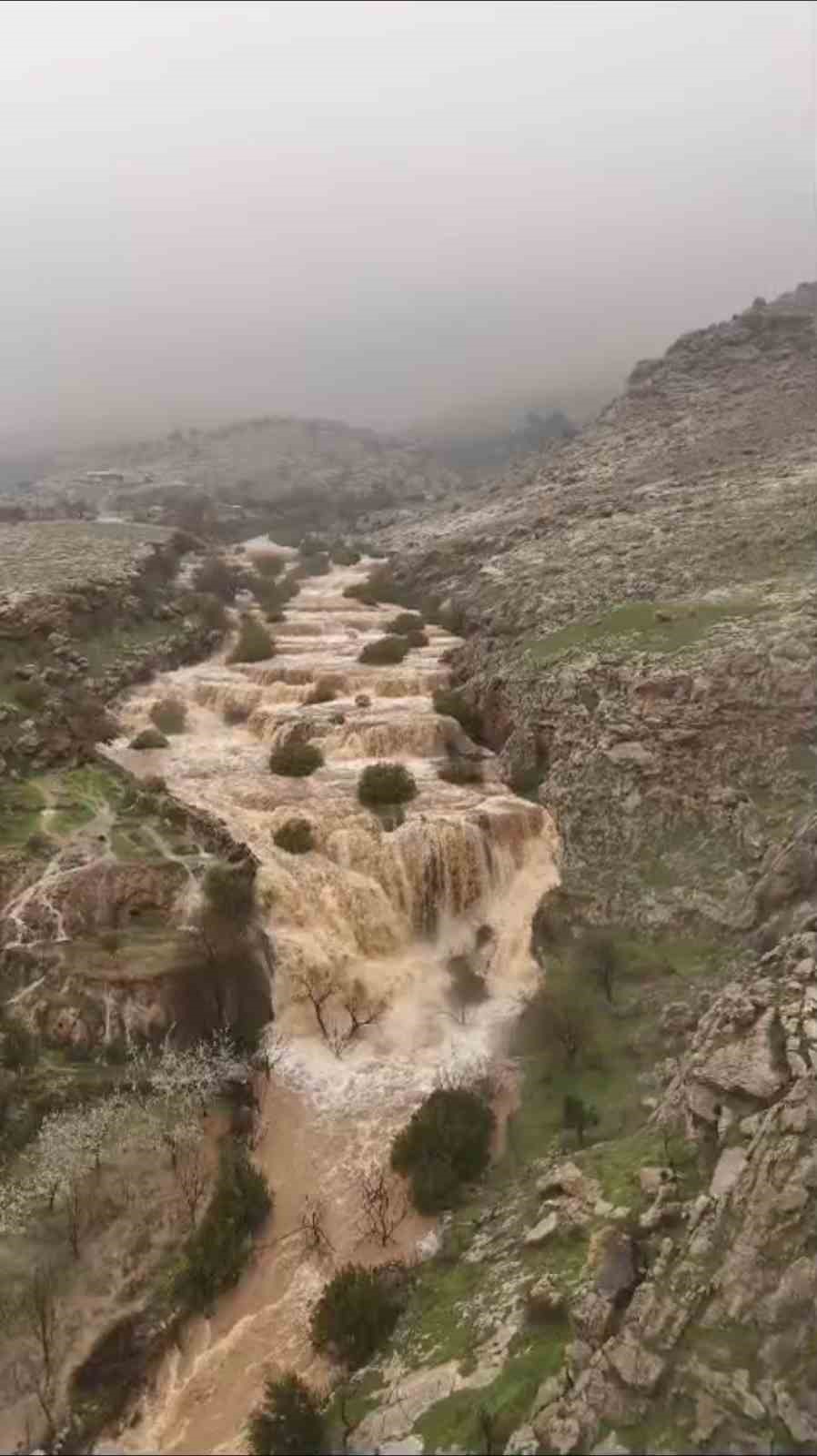 Yağışların ardından Emrud Şelalesinin debisi yükseldi
