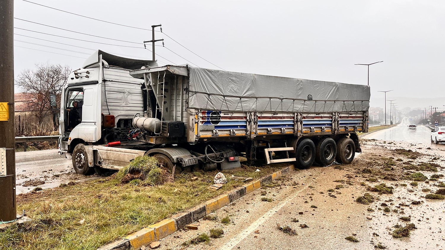 Yağışlı hava kazayı beraberinde getirdi
