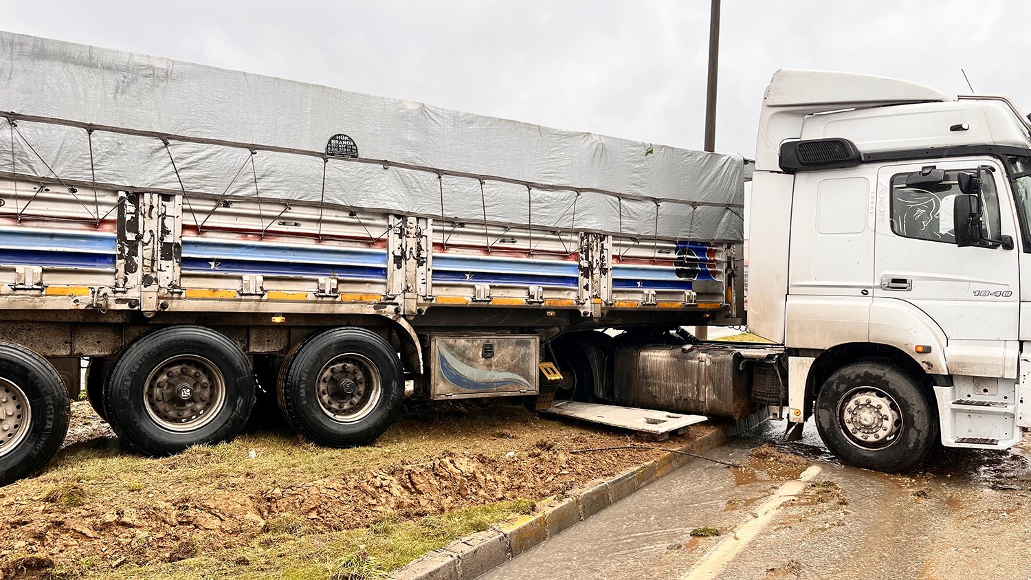 Yağışlı hava kazayı beraberinde getirdi
