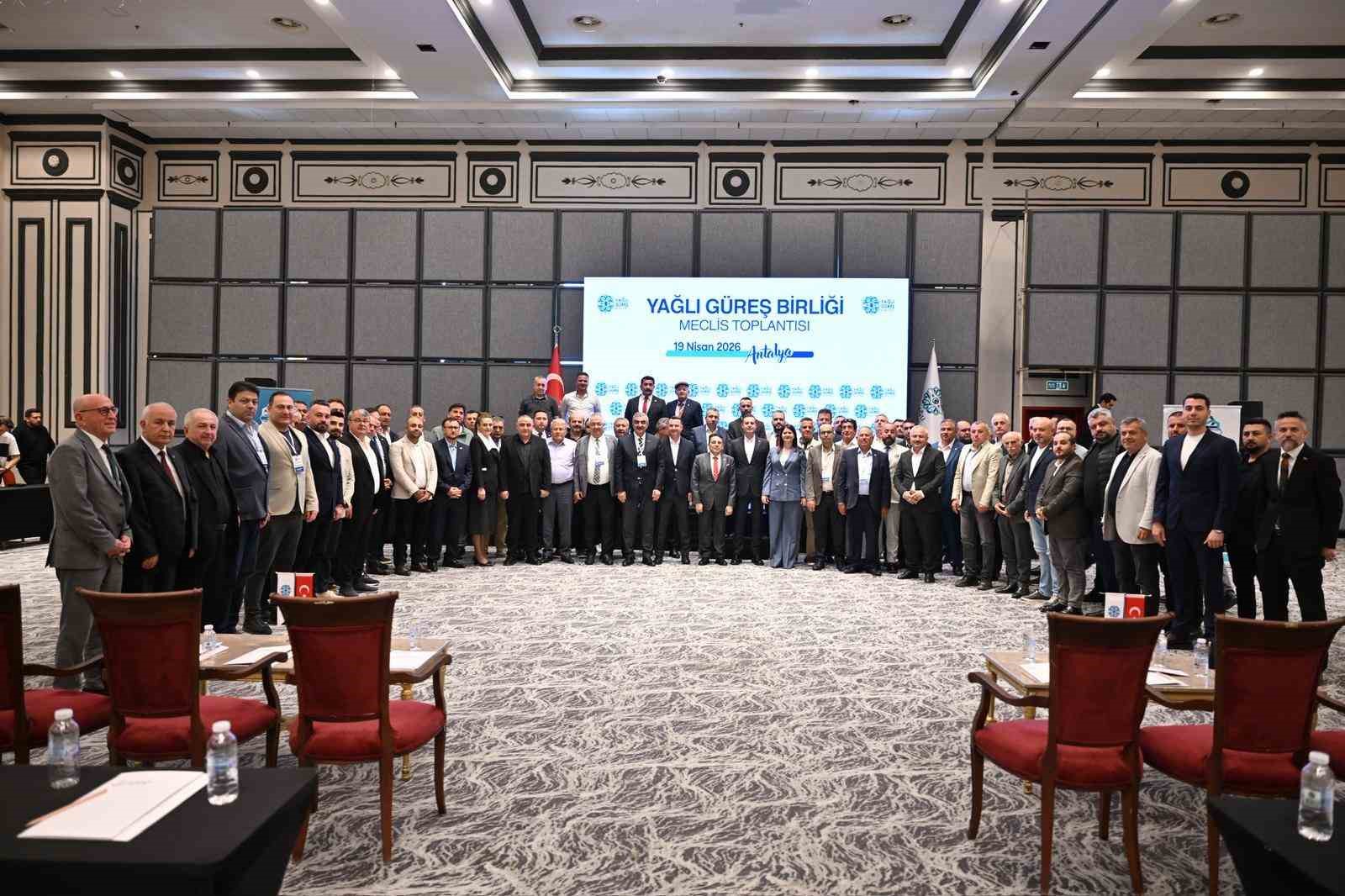 Yağlı Güreş Birliği yeniden ‘Ahmet Akın’ dedi
