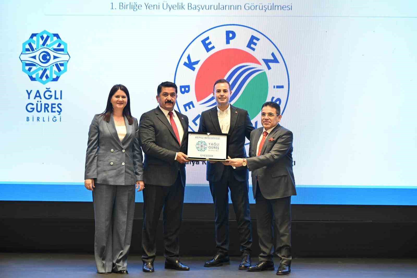 Yağlı Güreş Birliği yeniden ‘Ahmet Akın’ dedi
