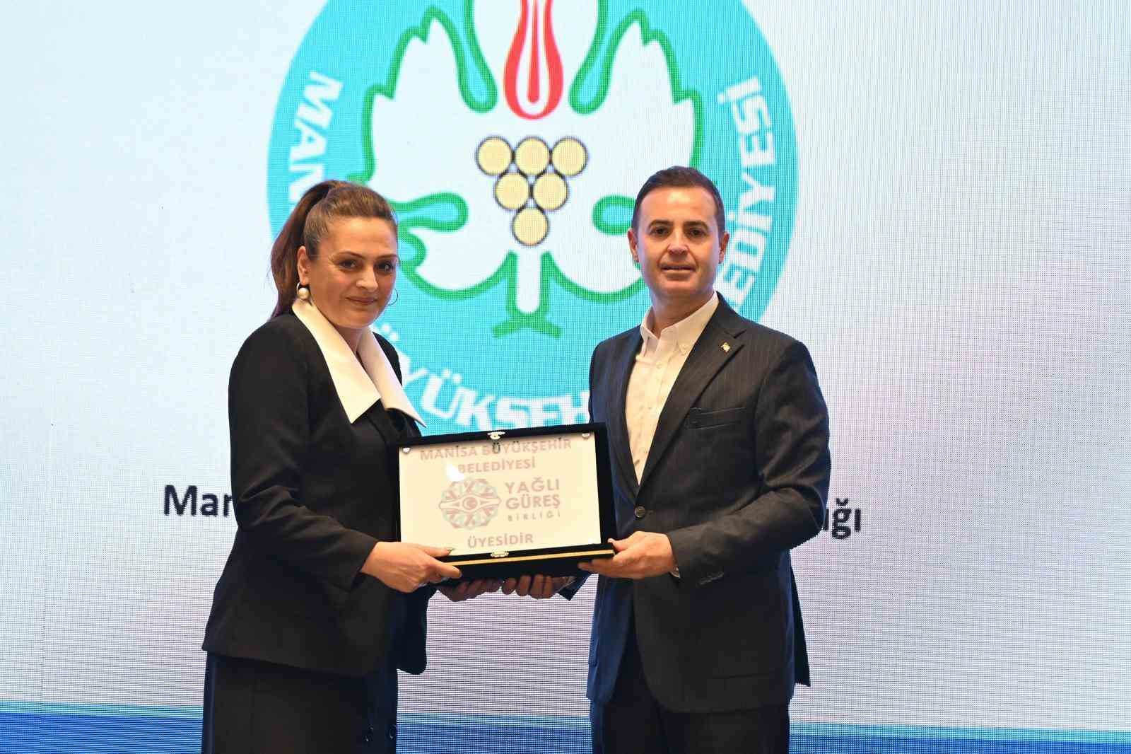 Yağlı Güreş Birliği yeniden ‘Ahmet Akın’ dedi
