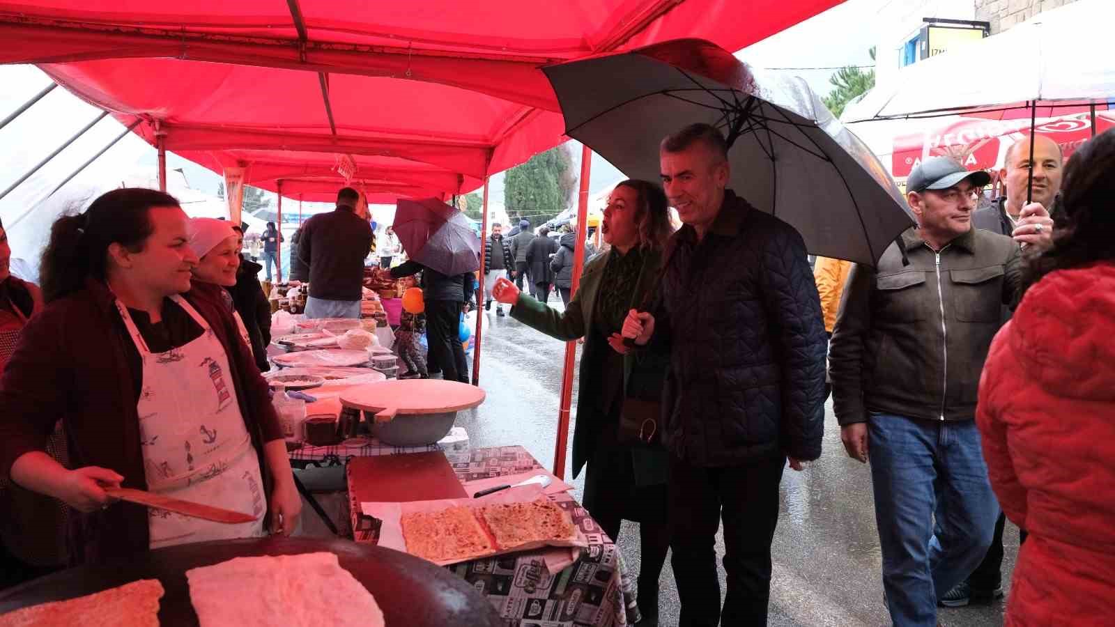 Yağmur dinlemediler: Bodrum Acı Ot Festivali’ne ziyaretçi akını
