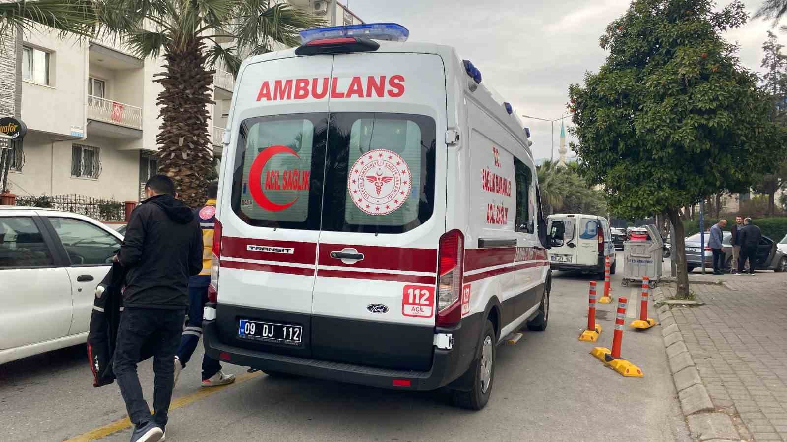 Yağmur nedeniyle ıslanan yolda kayan motosikletli yaralandı
