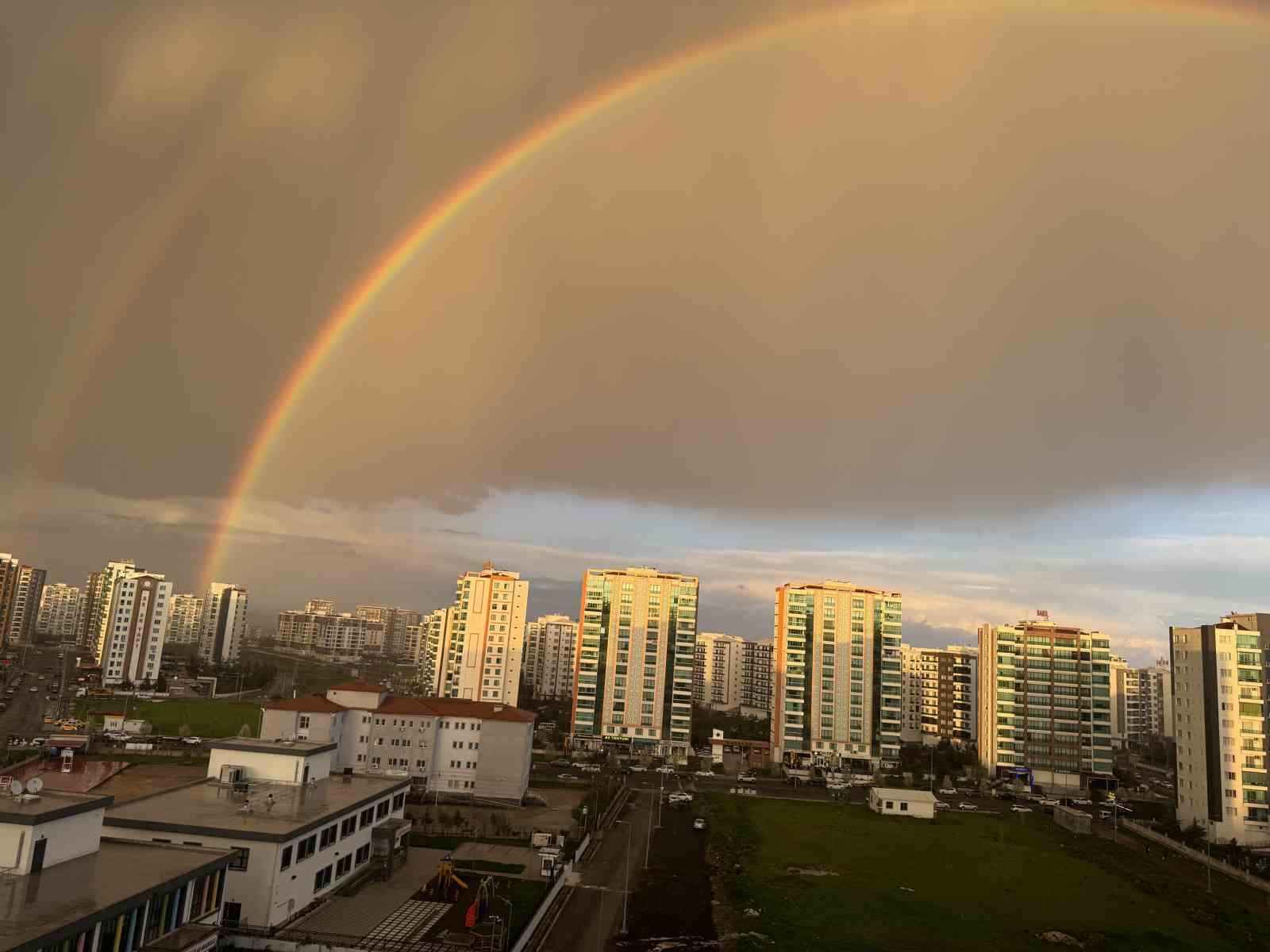 Yağmur sonrası oluşan gökkuşağı hayran bıraktı
