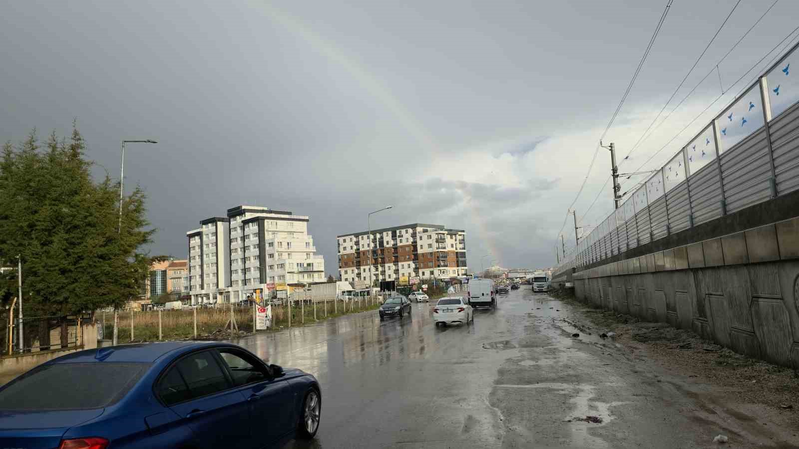 Yağmur sonrası sanayi sitesi sokakları su altında kaldı
