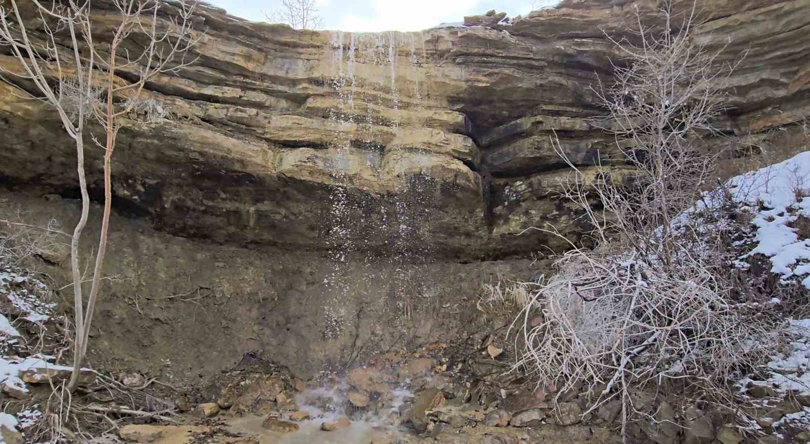 Yağmur ve kar, Harput’ta doğal şelaleler oluşturdu
