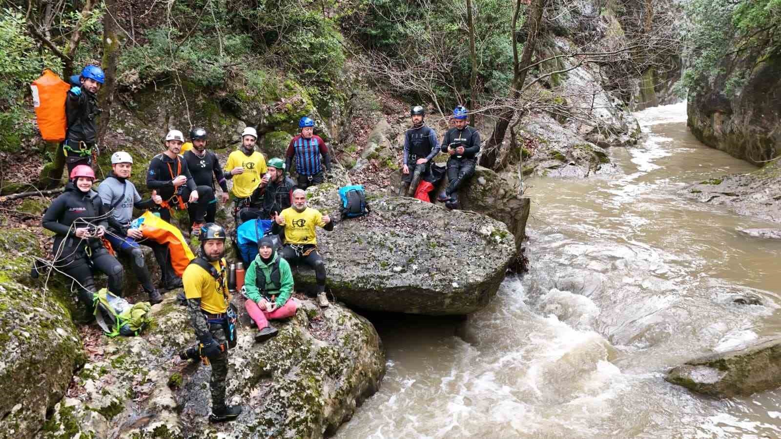 Yağmur ve kar sularıyla coşan kanyonu geçen sporcu böyle konuştu
