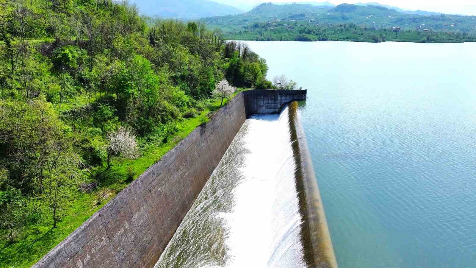 Yağmurlar Samsun’a içme suyu sağlayan barajları doldurup taşırdı
