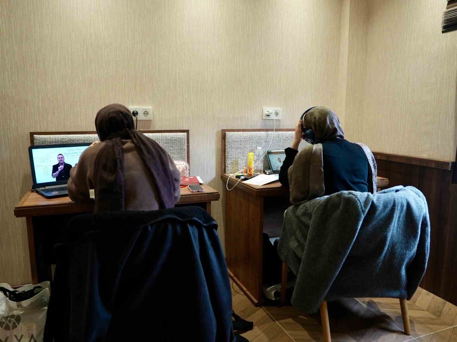 Yahya Kemal Kitap Köşkü gençlerden yoğun ilgi görüyor
