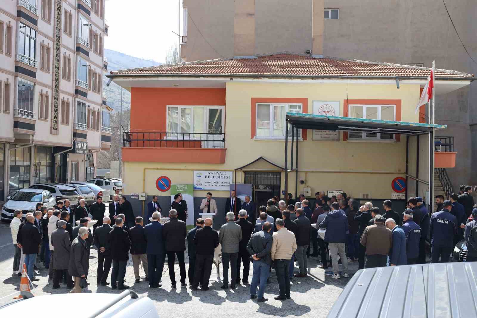 Yahyalı Ailem Derneği hizmete açıldı
