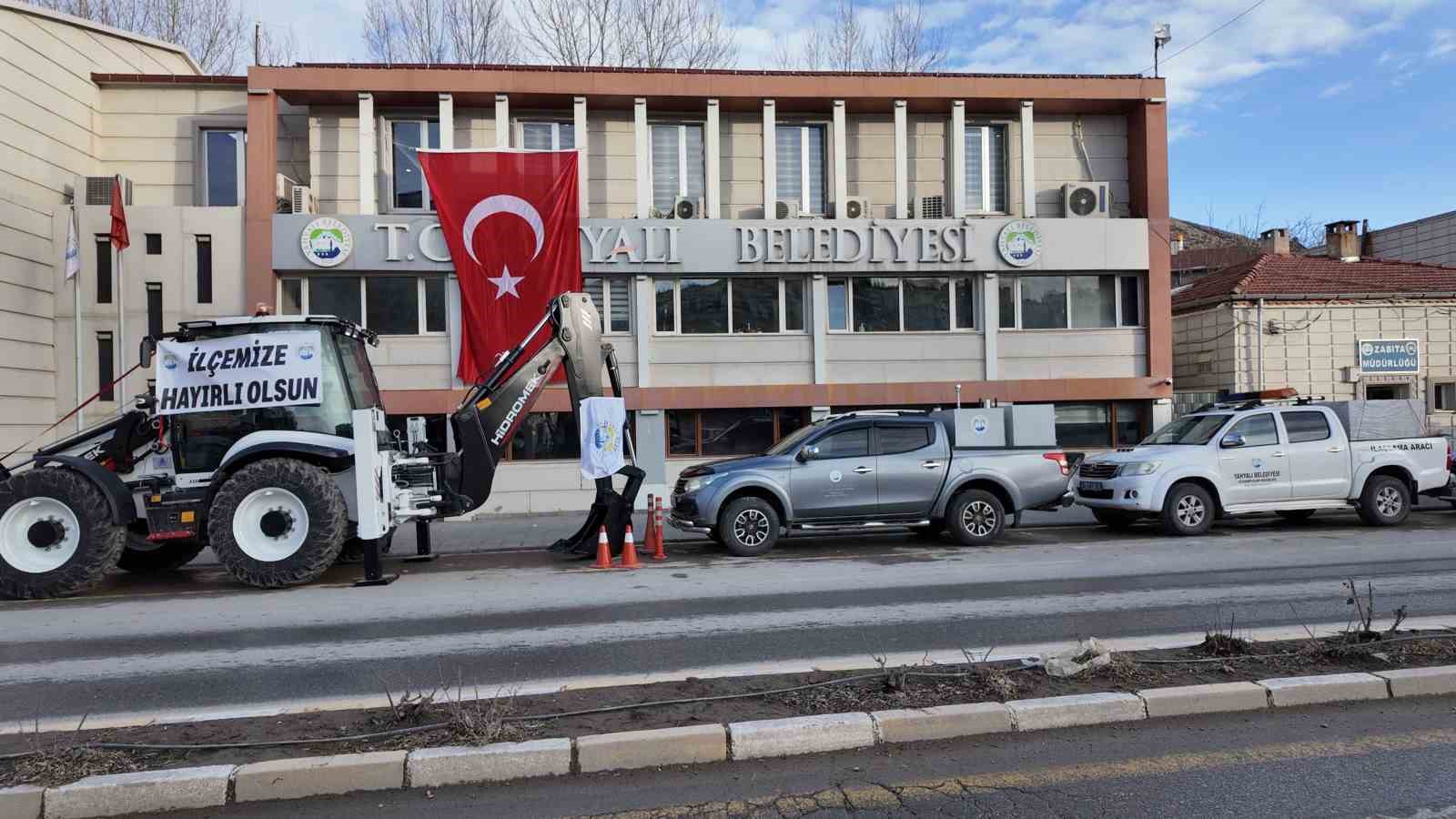Yahyalı Belediyesi araç filosunu güçlendirmeye devam ediyor
Yahyalı Belediyesi araç filosunu güçlendirmeye devam ediyor