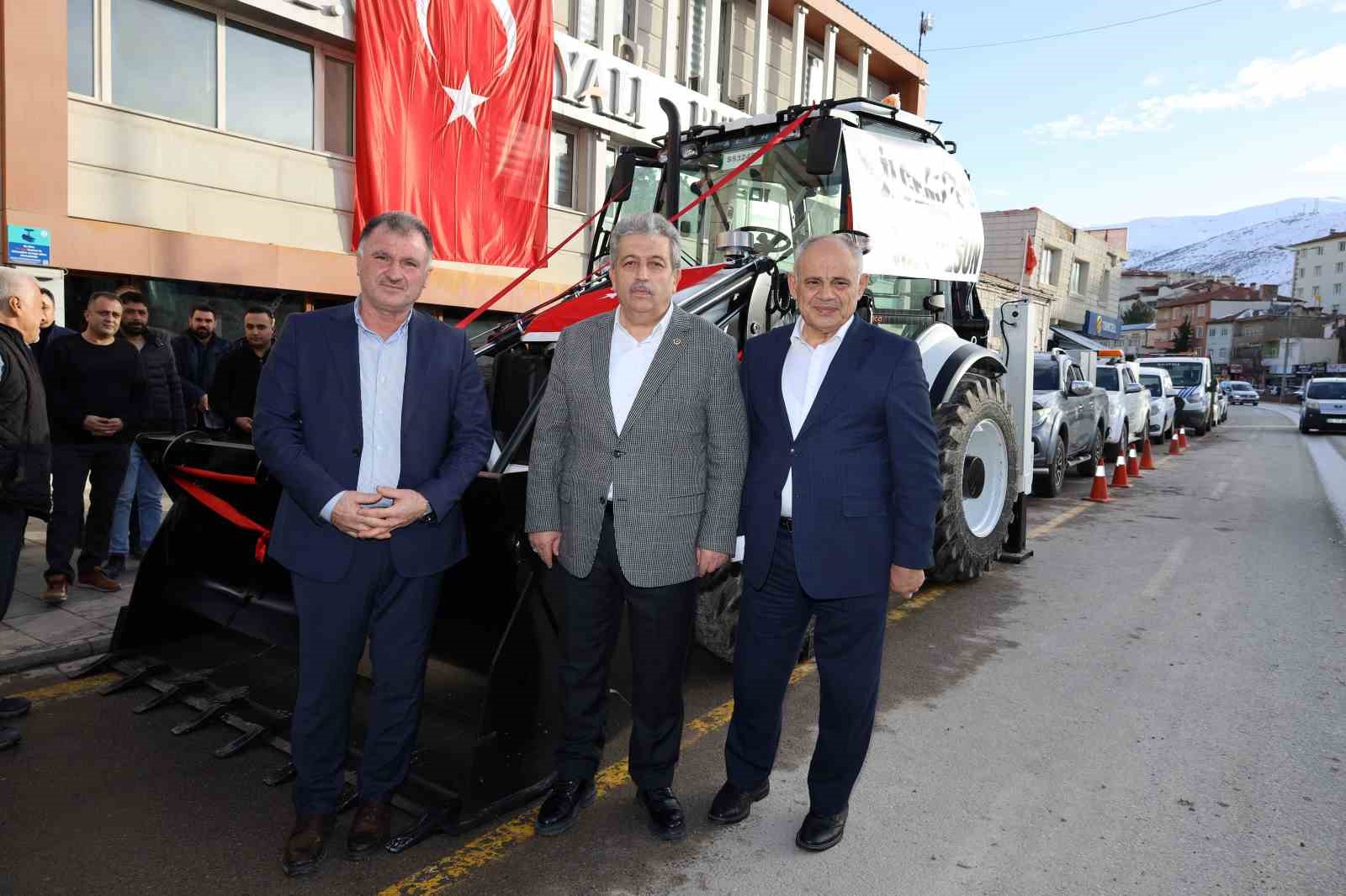 Yahyalı Belediyesi araç filosunu güçlendirmeye devam ediyor
Yahyalı Belediyesi araç filosunu güçlendirmeye devam ediyor