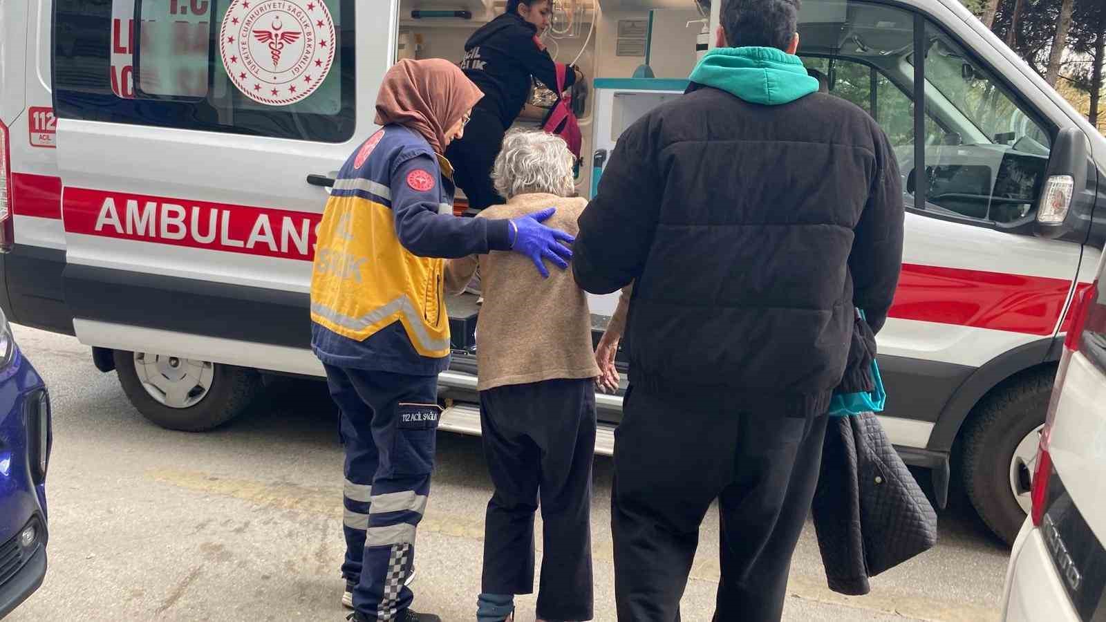 Yakınlarının haber alamadığı yaşlı kadın balkonda bulundu
