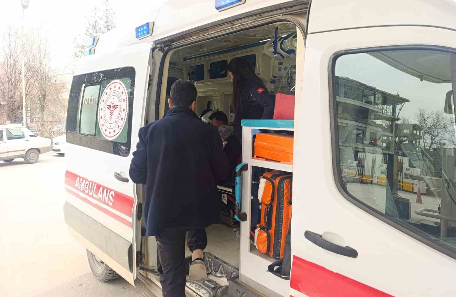 Yakıt almak isteyen iki motosiklet çarpıştı: 1 yaralı
