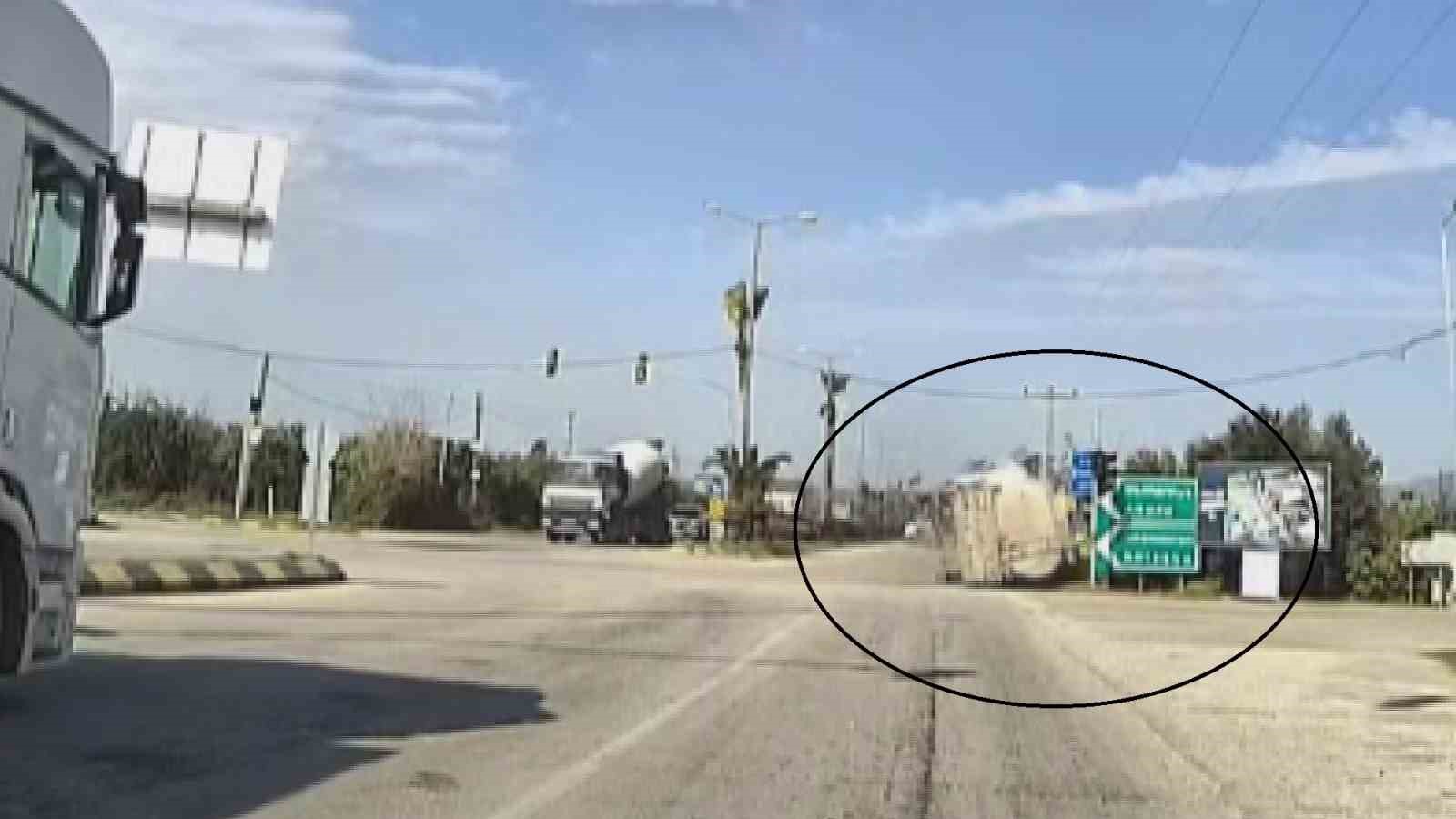 Yakıt yüklü tankerin portakal bahçesine uçtuğu anlar araç kamerasında
