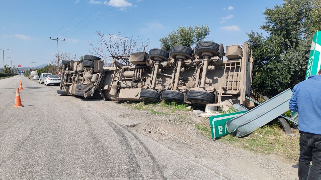 Yakıt yüklü tankerin portakal bahçesine uçtuğu anlar araç kamerasında
