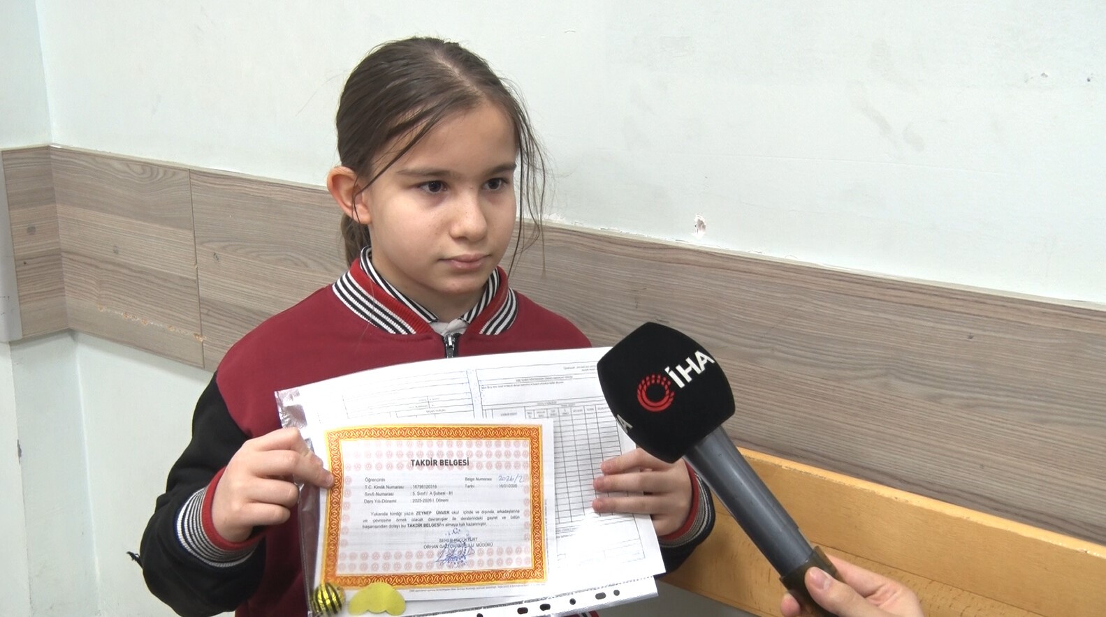 Yaklaşık 18 milyon öğrenci karnelerini alarak yarıyıl tatiline girdi
