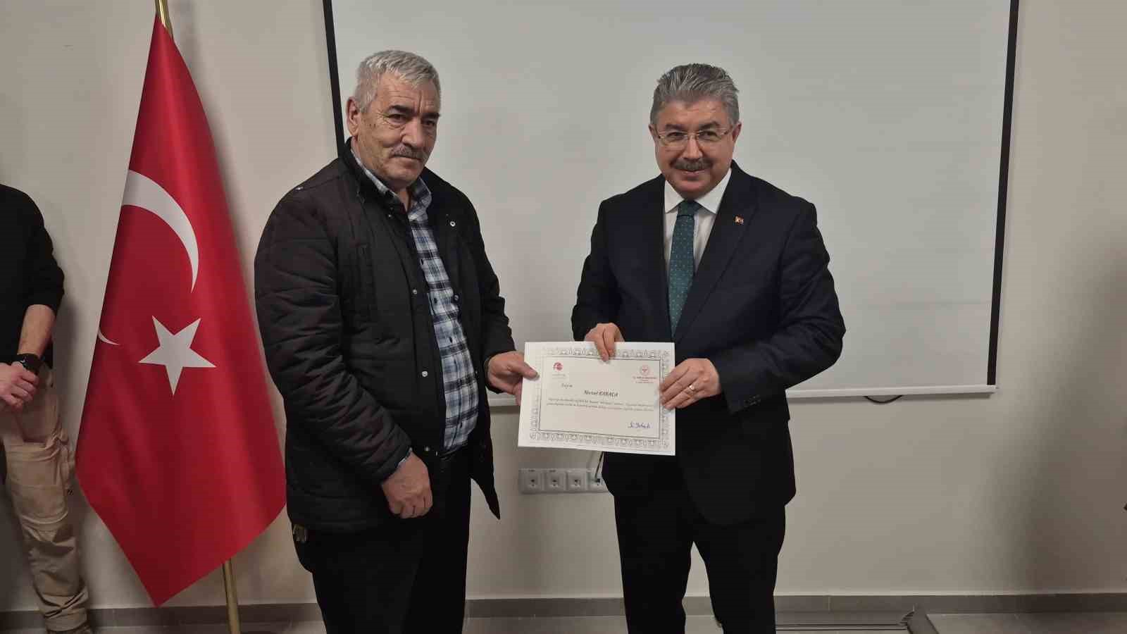 Yaklaşık 40 yıldır içtiği sigarayı 1 haftada bıraktı
