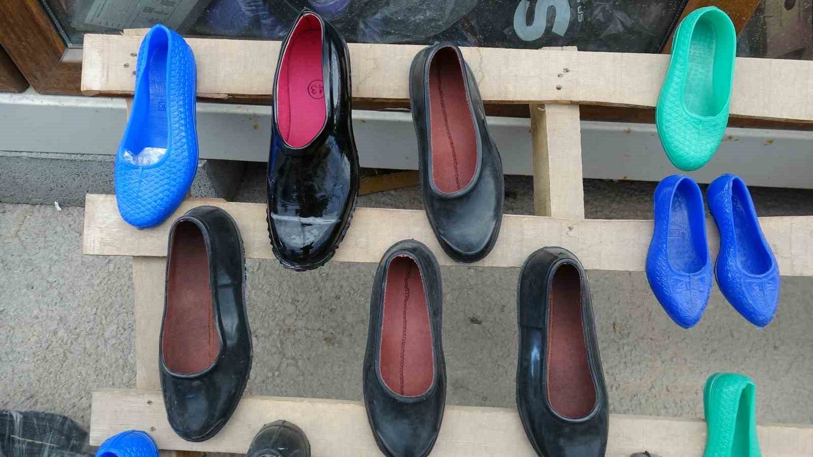 Yaklaşık 95 yıl önce üretimine başlanan "kara lastik" ilgi görmeye devam ediyor
