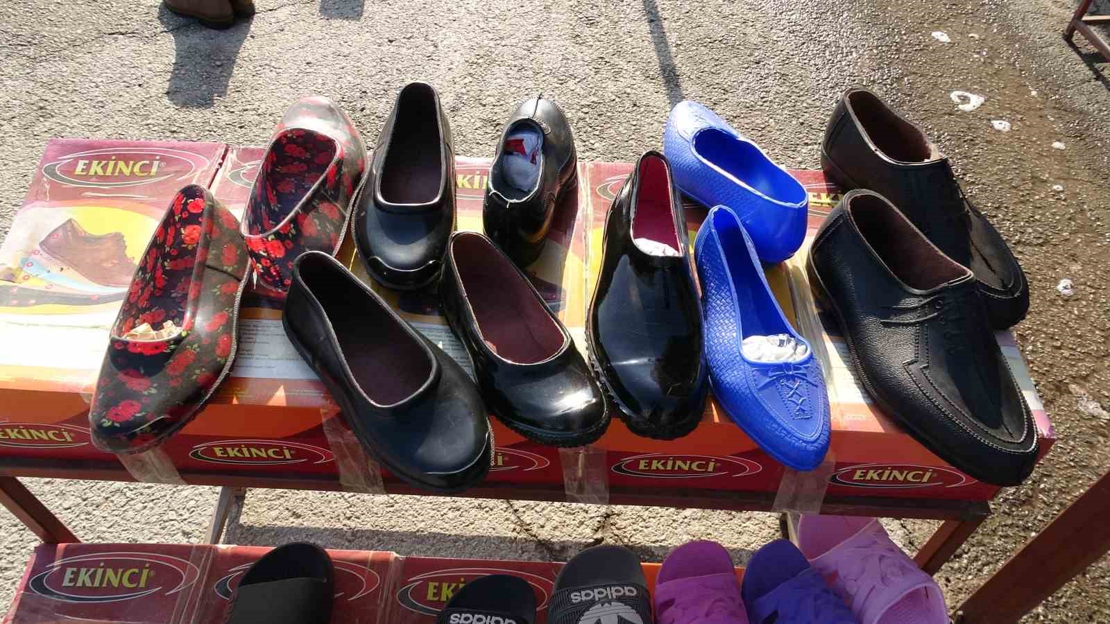 Yaklaşık 95 yıl önce üretimine başlanan "kara lastik" ilgi görmeye devam ediyor
