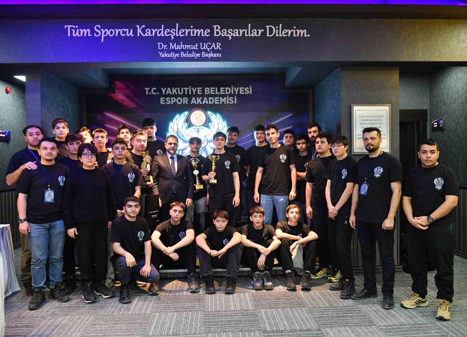 Yakutiye Belediyesi Espor akademisi liseler arası FIFA26 Espor turnuvasına gençlerden büyük ilgi
Yakutiye Belediyesi Espor akademisi liseler arası FIFA26 Espor turnuvasına gençlerden büyük ilgi