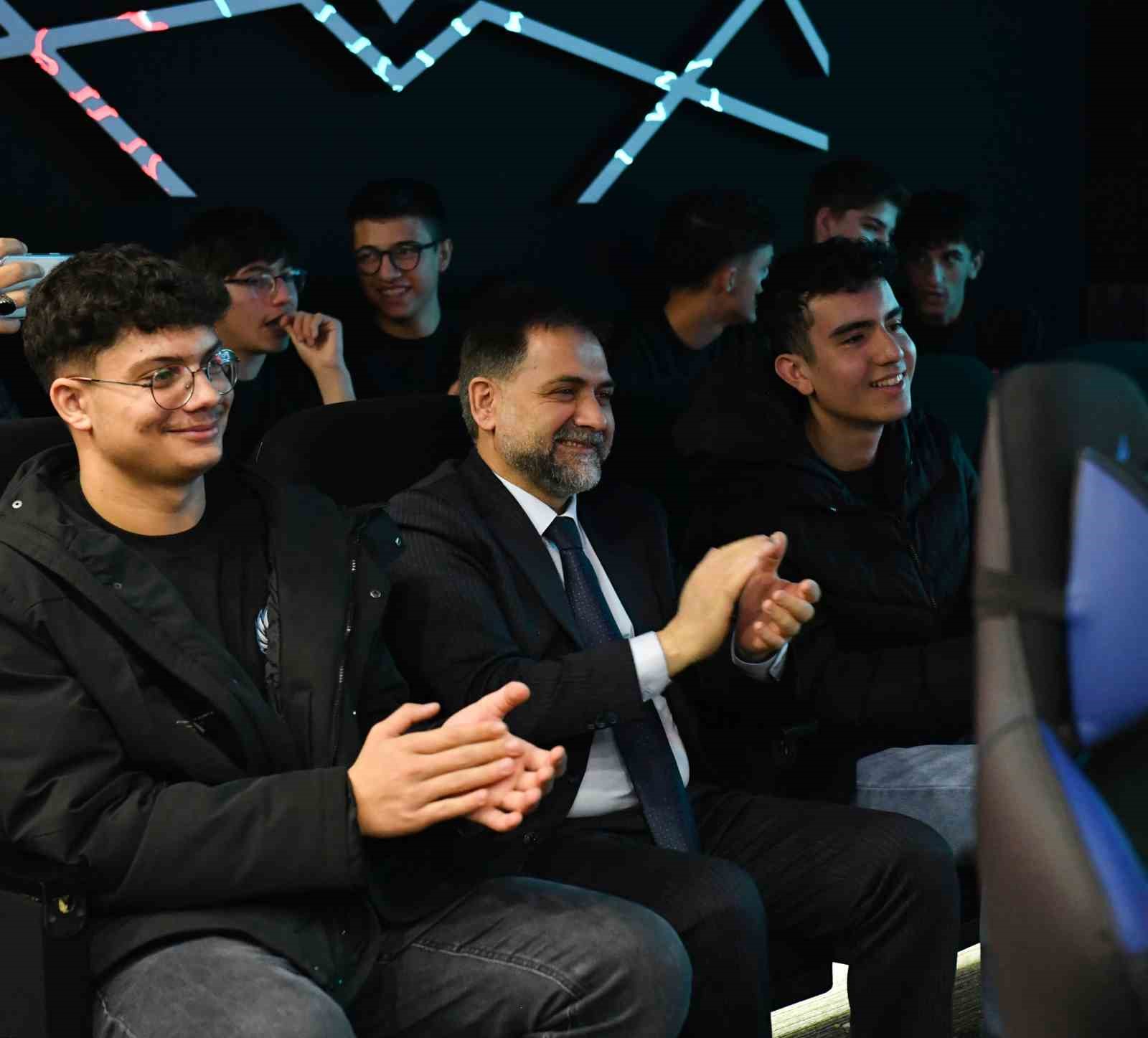 Yakutiye Belediyesi Espor akademisi liseler arası FIFA26 Espor turnuvasına gençlerden büyük ilgi
Yakutiye Belediyesi Espor akademisi liseler arası FIFA26 Espor turnuvasına gençlerden büyük ilgi