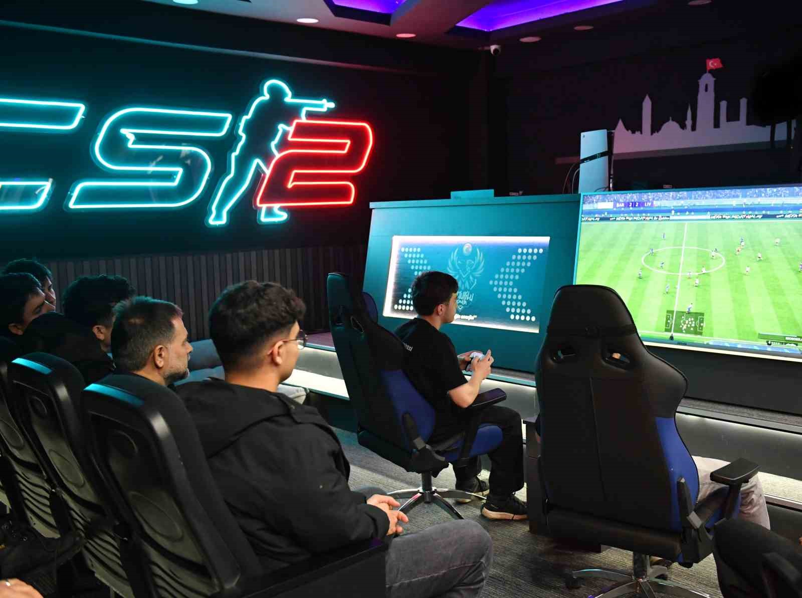 Yakutiye Belediyesi Espor akademisi liseler arası FIFA26 Espor turnuvasına gençlerden büyük ilgi
Yakutiye Belediyesi Espor akademisi liseler arası FIFA26 Espor turnuvasına gençlerden büyük ilgi