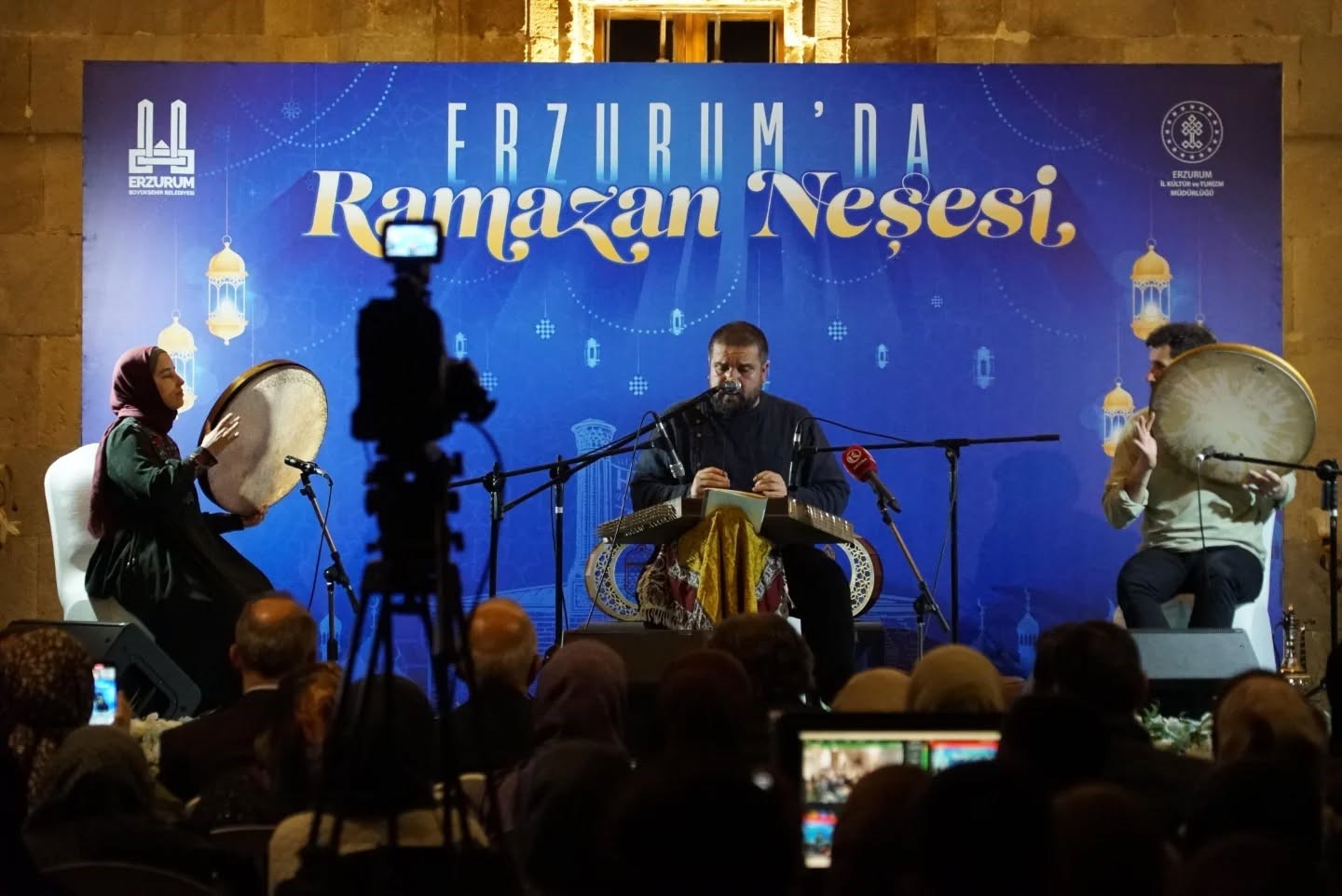 Yakutiye Medresesi’nde santurun zarif nağmeleri yankılandı
