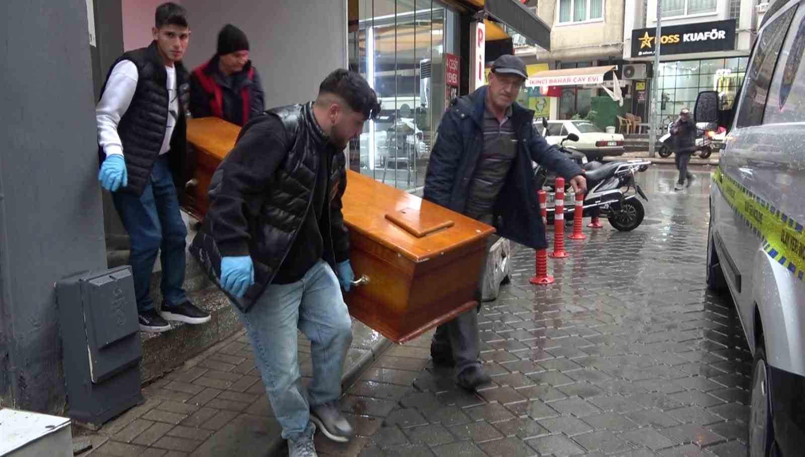 Yalnız yaşayan yaşlı kadın evinde ölü bulundu
