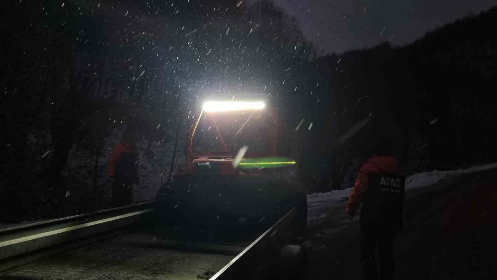 Yalova’da araçlarında mahsur kalan 35 kişi kurtarıldı
