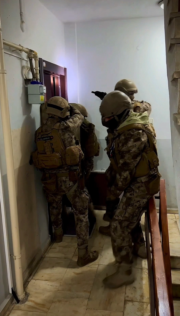 Yalova’da DEAŞ operasyonu: 3 tutuklama
Yalova’da DEAŞ operasyonu: 3 tutuklama