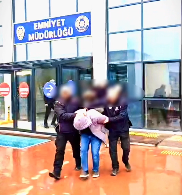 Yalova’da DEAŞ operasyonu: 3 tutuklama
Yalova’da DEAŞ operasyonu: 3 tutuklama