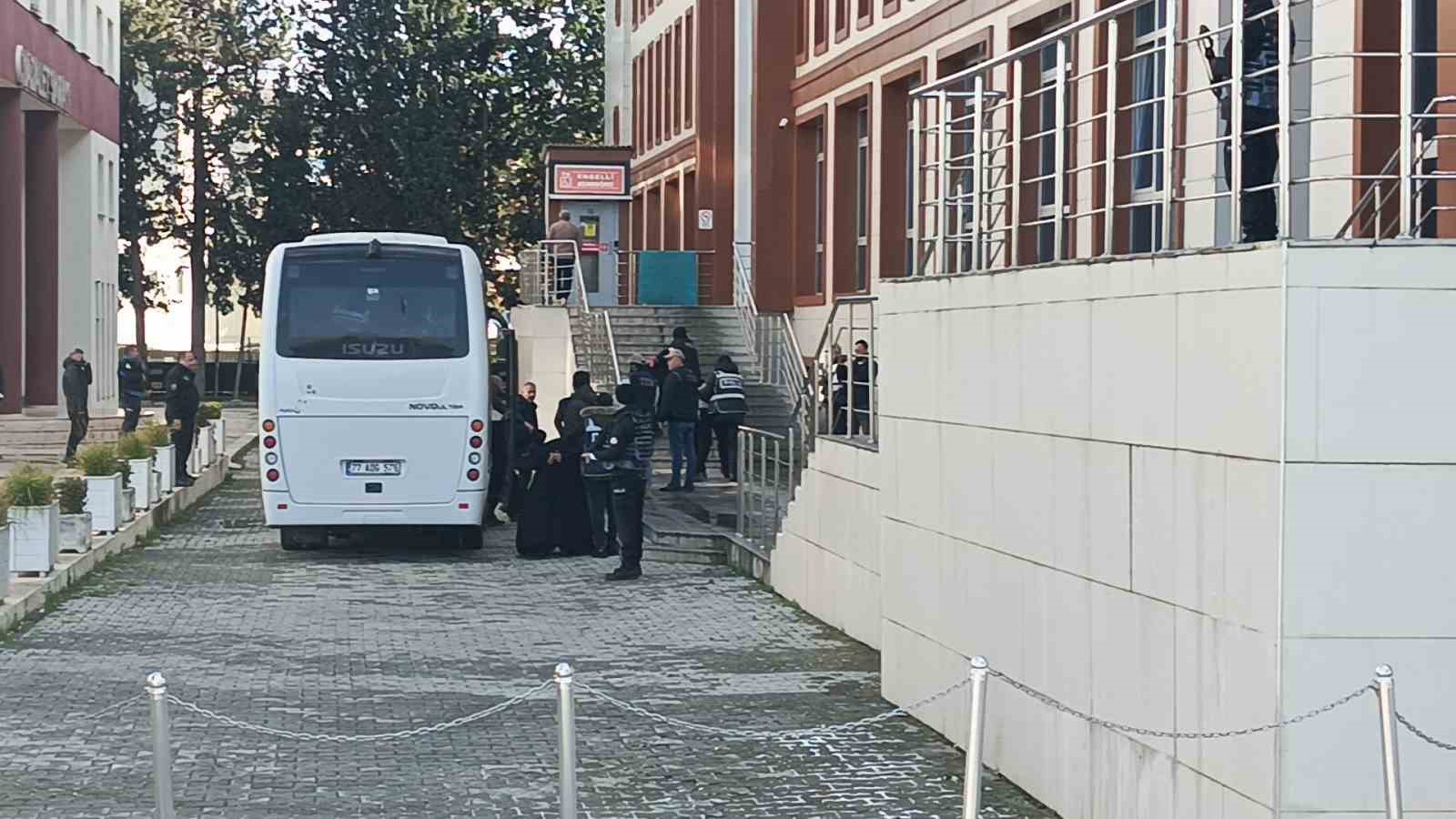 Yalova’da DEAŞ operasyonunda yakalanan 25 şüpheli adliyeye sevk edildi
