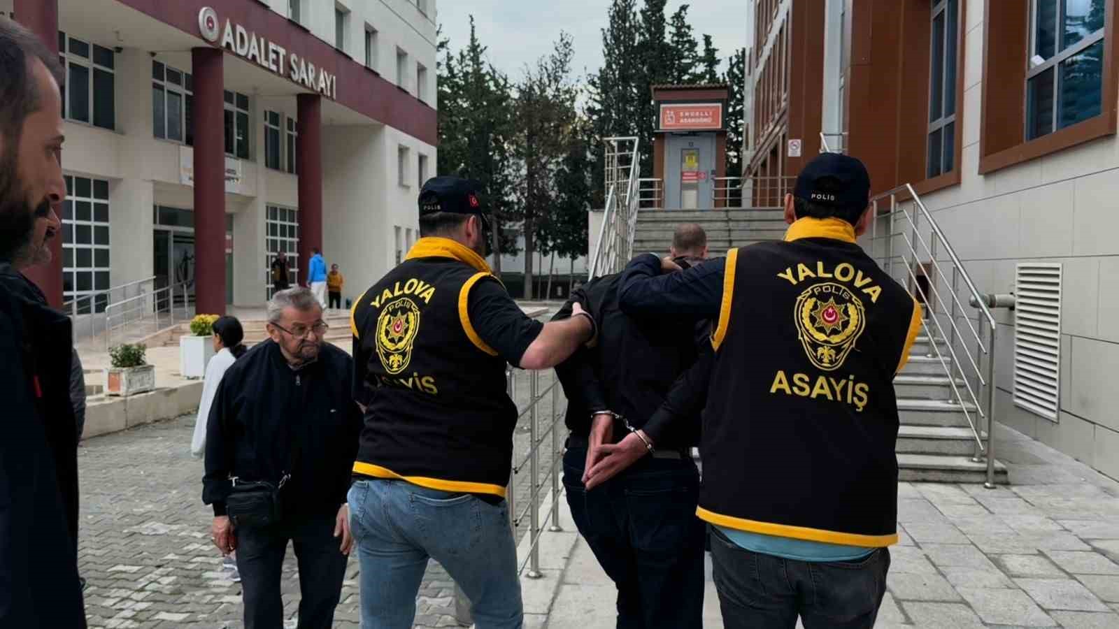 Yalova’da eşini sokak ortasında öldüren zanlı hakim karşısında
